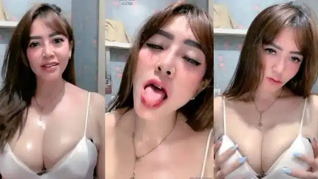 Di Paksa Ayang Yang Udah Kebelet Main Di Toilet Umum